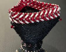 Heather Logan, "Laces Out", beadwork, 2 3/4 x 2 1/4 x 2 1/4"
