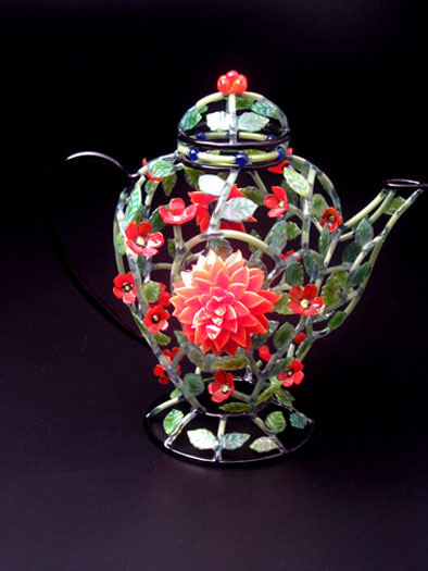 Dahlia Teapot, 2011, lampwork, 9 x 8 x 6"